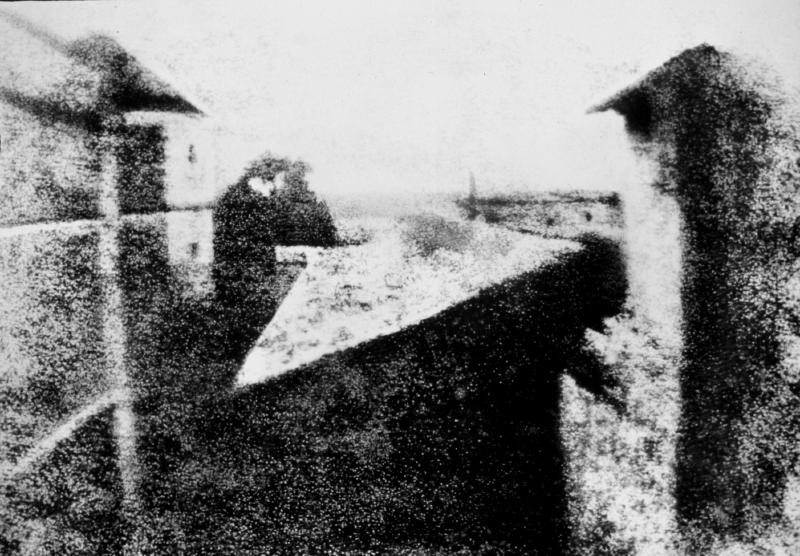 View from the Window at Le Gras - Joseph Nicéphore Niépce, 约1826