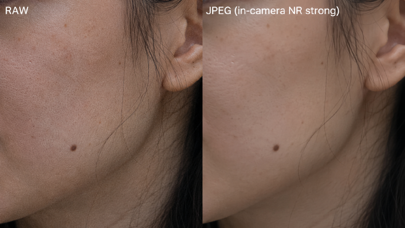 同一帧 ISO 6400 拍摄:左 RAW 保留可见噪点与皮肤细节,右机内 JPEG 平面更纯净但纹理被涂抹
